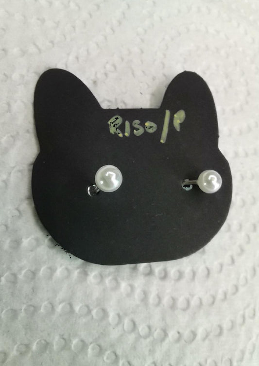 Pearl piercing studs pair